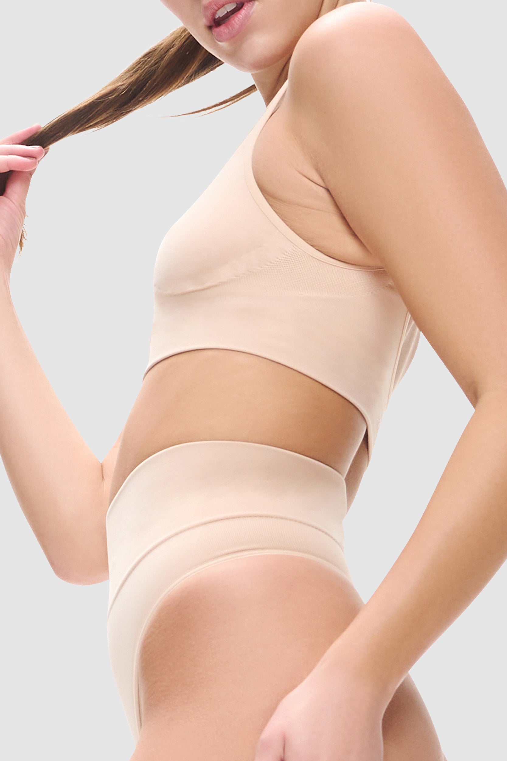 Almond contour seamless bralette with adjustable straps