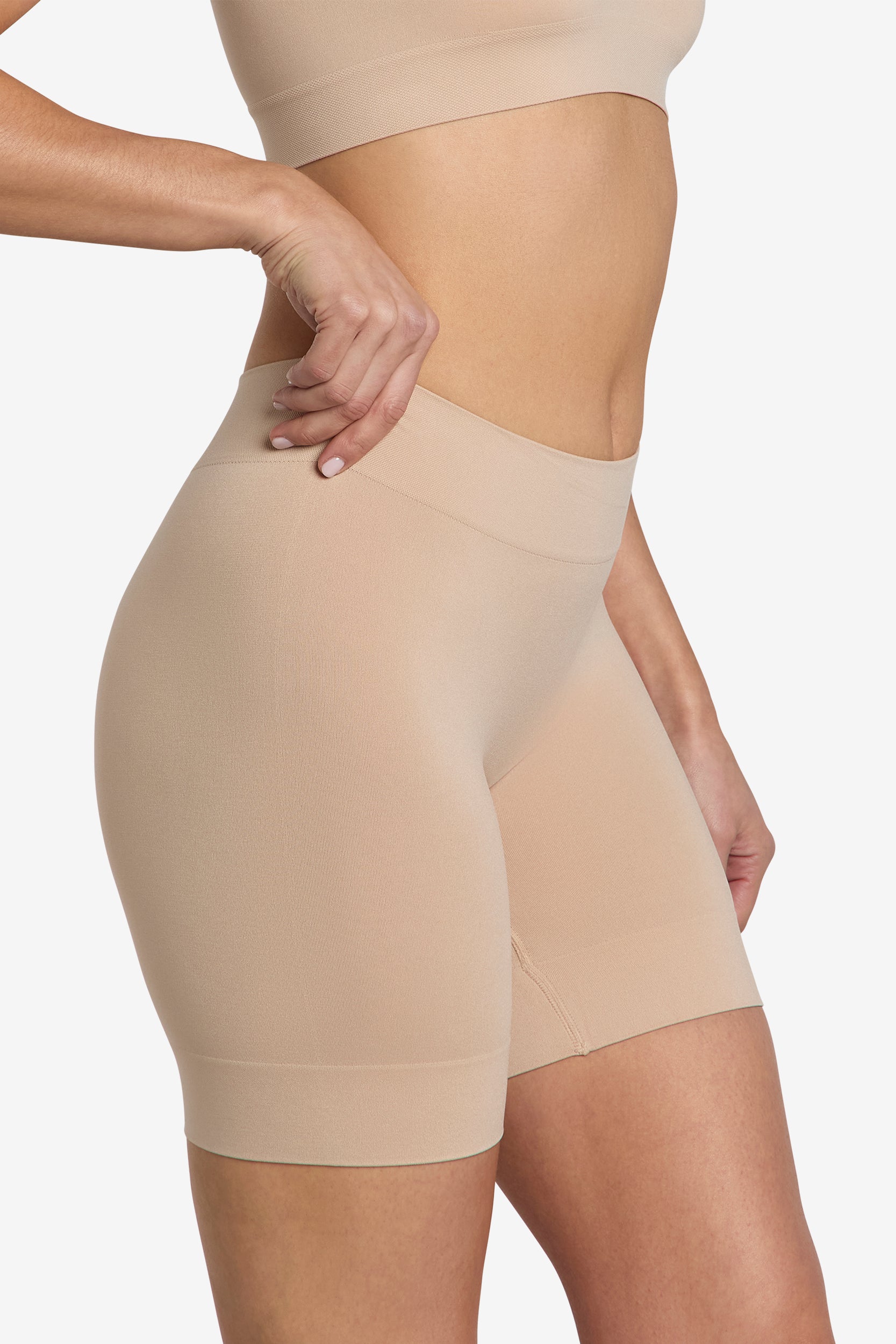 Almond Shorty base-layer with deep cuff and waistband